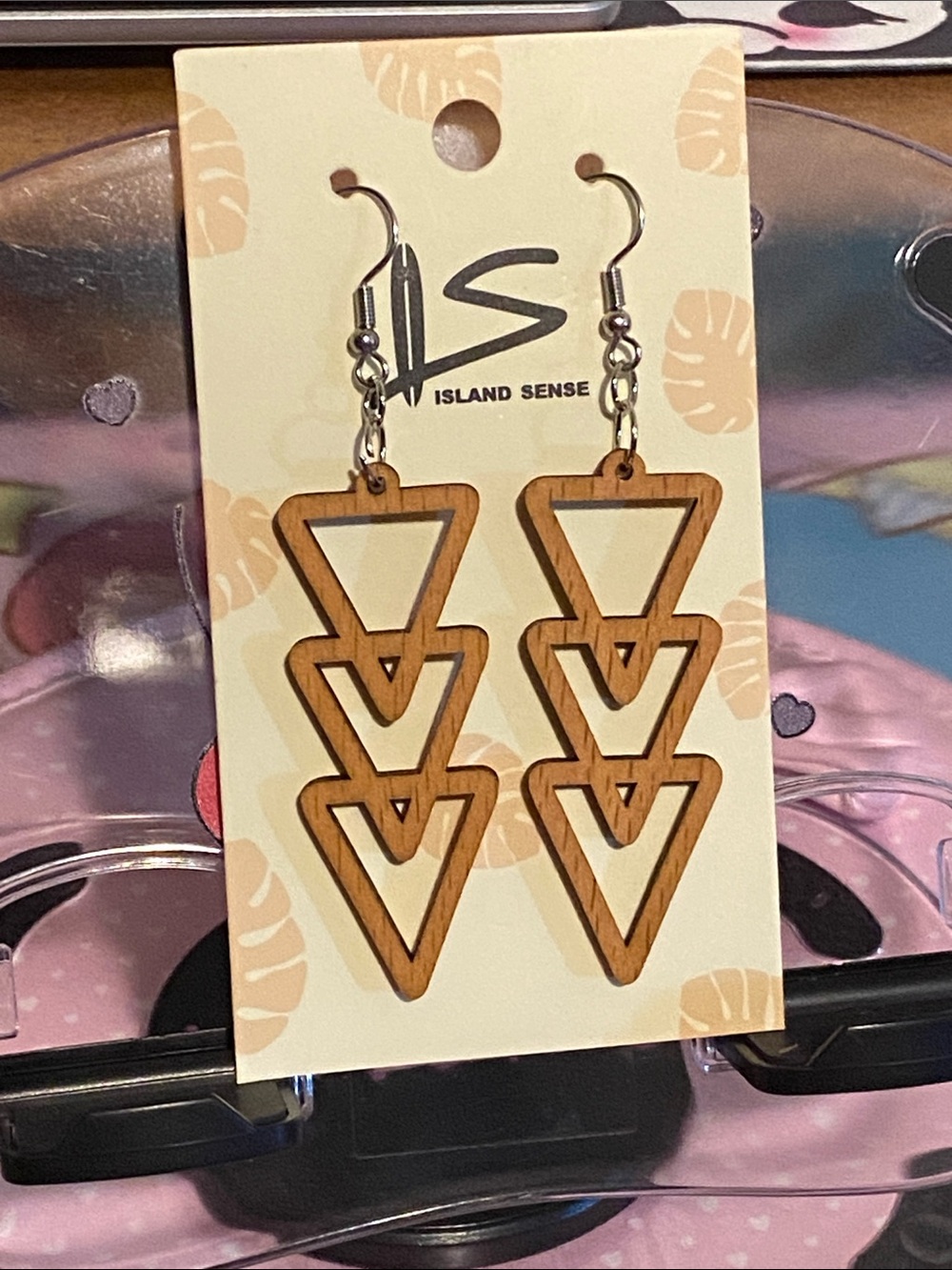 NWT Island Sense Wooden tribal Geometric Triangle Dangle Earrings 🤎🖤